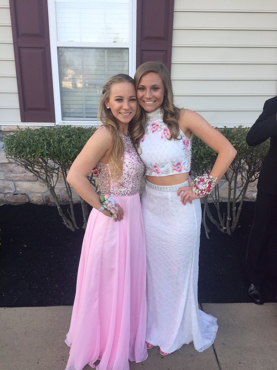 samsullivan_'s tweet photo. happy birthday to my bffs!! love you guys more then words and couldn't imagine life without you ❤️❤️ @jillsawyer_ @jess_sawyerr https://t.co/95SlaRRkoT