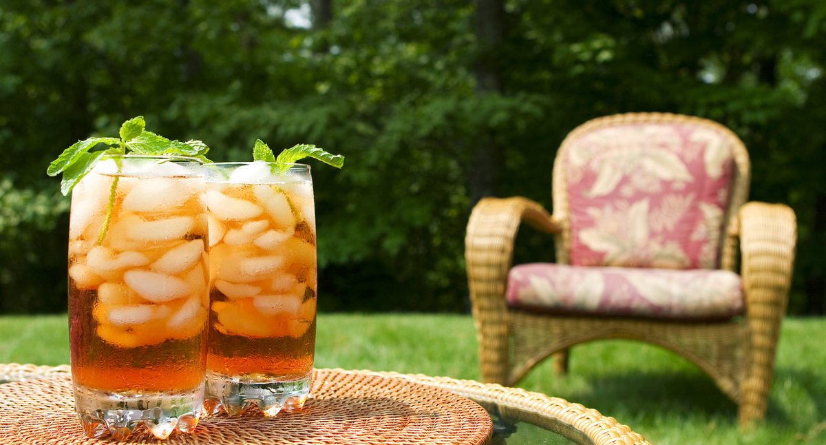 truelemon's tweet photo. #TrueTip Make a big batch of True Green Iced Tea to quench your thirst. Recipe: https://t.co/ErPwPC9zSC https://t.co/lAkovTOIcN