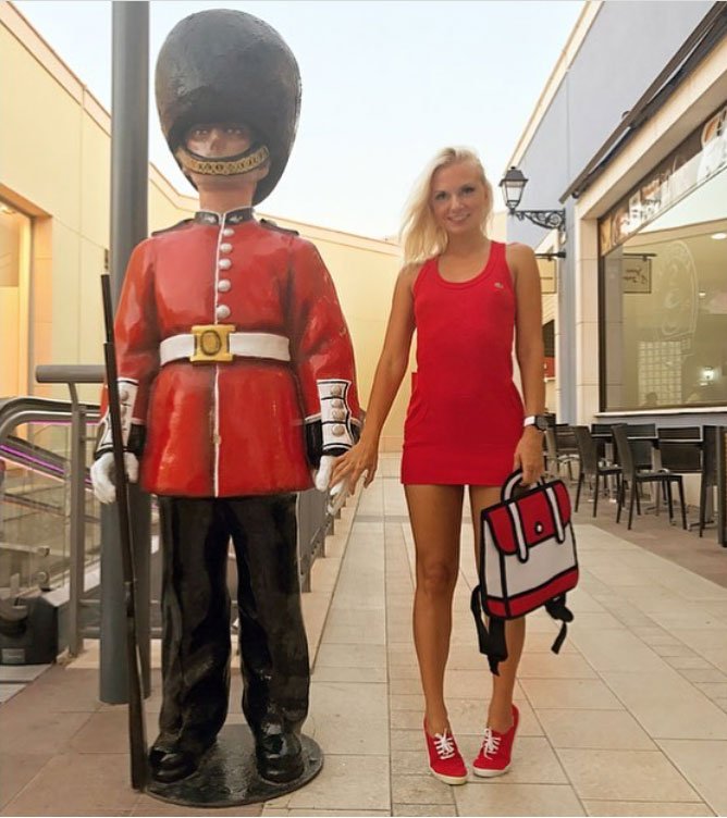 2DBags's tweet image. Who is REAL in this picture? _olya_pro_ 2dbags.co/product/on-the…