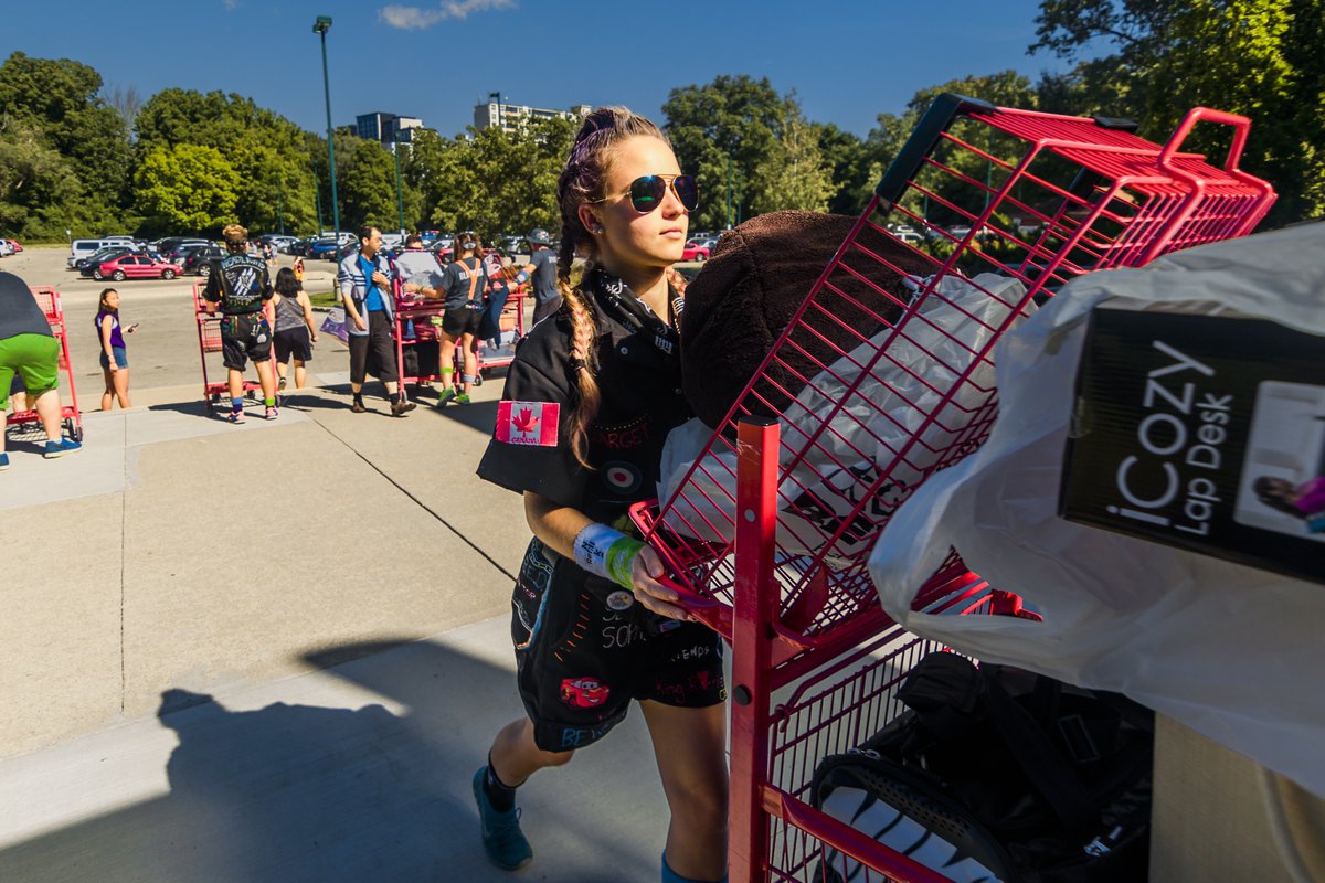 westernuhousing's tweet photo. We move you in! We recommend all your items fit into a shopping cart, then you can bring the rest to Rez later😊 #offtorez #offtowesternu https://t.co/b4Z3ADmS92