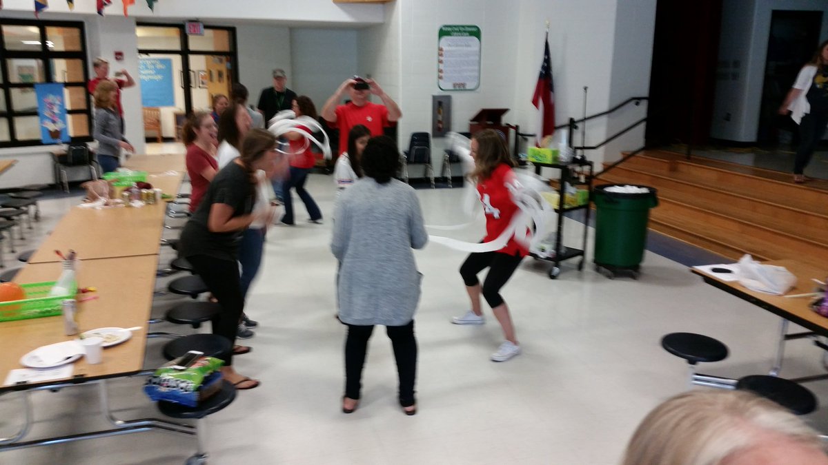 MrsJKirkley's tweet photo. Way to work together and support each other, teams! https://t.co/8BkrWzpERG