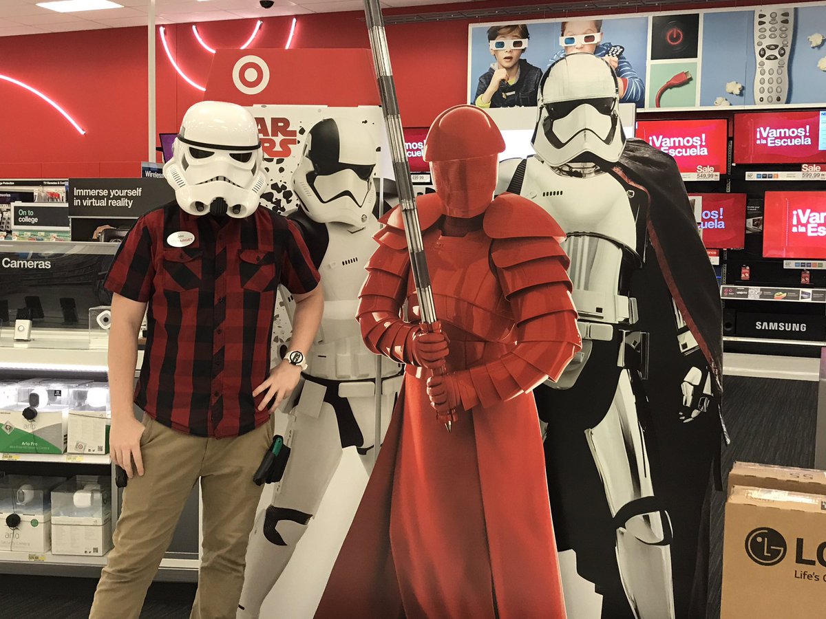 hannaport's tweet photo. May the Force be with you @ABarrat711 @TargetT2236 @joeycufflinks #ShareTheForce #ForceFriday https://t.co/8vLbdiqH0p