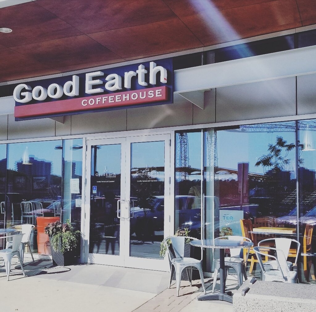 GoodEarthStoon's tweet photo. Firework fans! We are open until the fireworks start tonight. Come grab a warm drink on your way! #yxe #riverlanding https://t.co/WHOeoEmP1m
