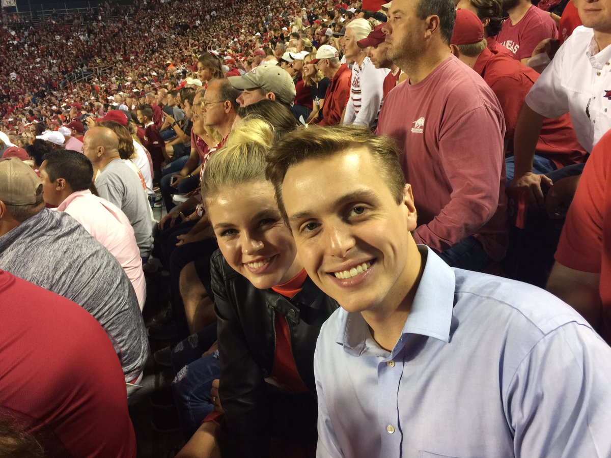 IListenBest's tweet photo. Hogs Game was super fun filled yesterday. Officially introducing friends to #LRGames one season at a time before it's too late!! #WPS https://t.co/SaxdcwkVwO