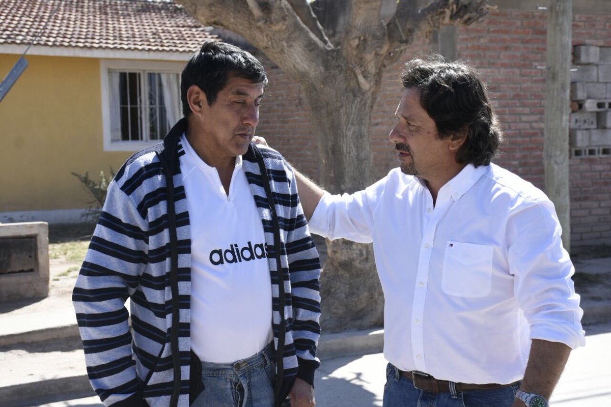 GustavoSaenzOK's tweet photo. @gdurandcornejo @RomeroBettina @MuniSalta @Nicokripper @matiascanepa #AHORA Con los vecinos supervisando obras de pavimentación en barrio Santa Cecilia #Salta https://t.co/w9v2KKuFo3