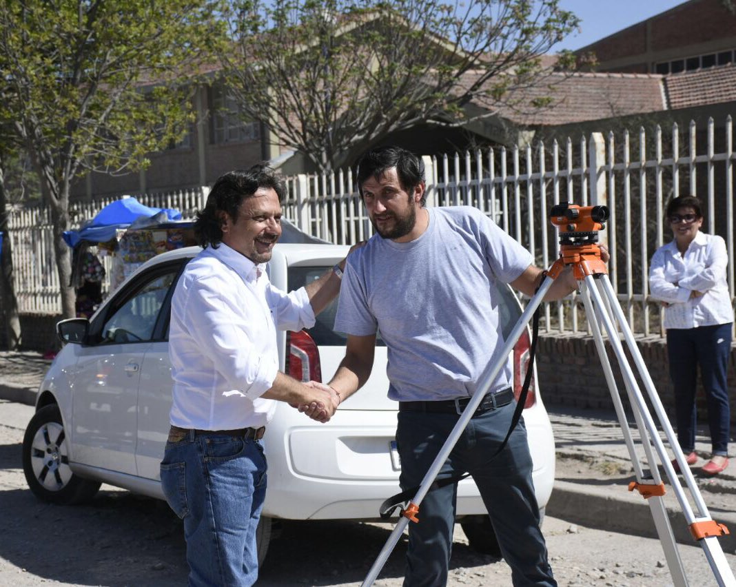 GustavoSaenzOK's tweet photo. @gdurandcornejo @RomeroBettina @MuniSalta @Nicokripper @matiascanepa #AHORA Con los vecinos supervisando obras de pavimentación en barrio Santa Cecilia #Salta https://t.co/w9v2KKuFo3