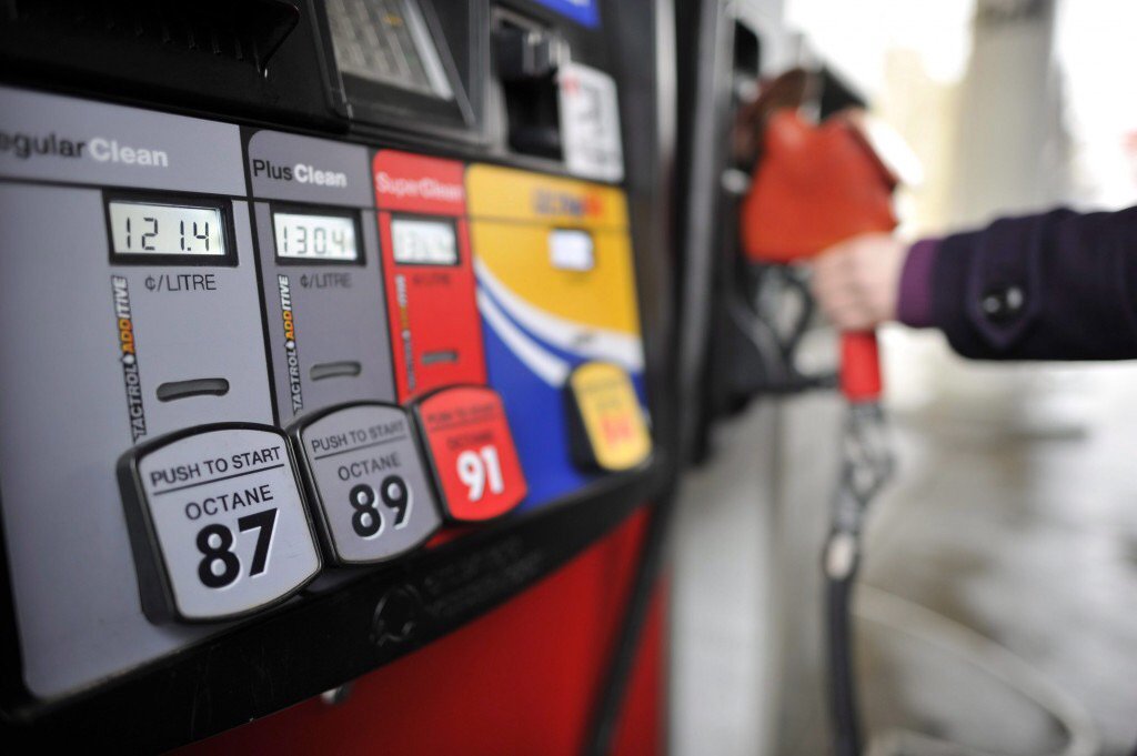 cdh952's tweet photo. Already have station "out of gas" by our house  https://t.co/5R7oVxVyfb https://t.co/CIyPFZtYS1