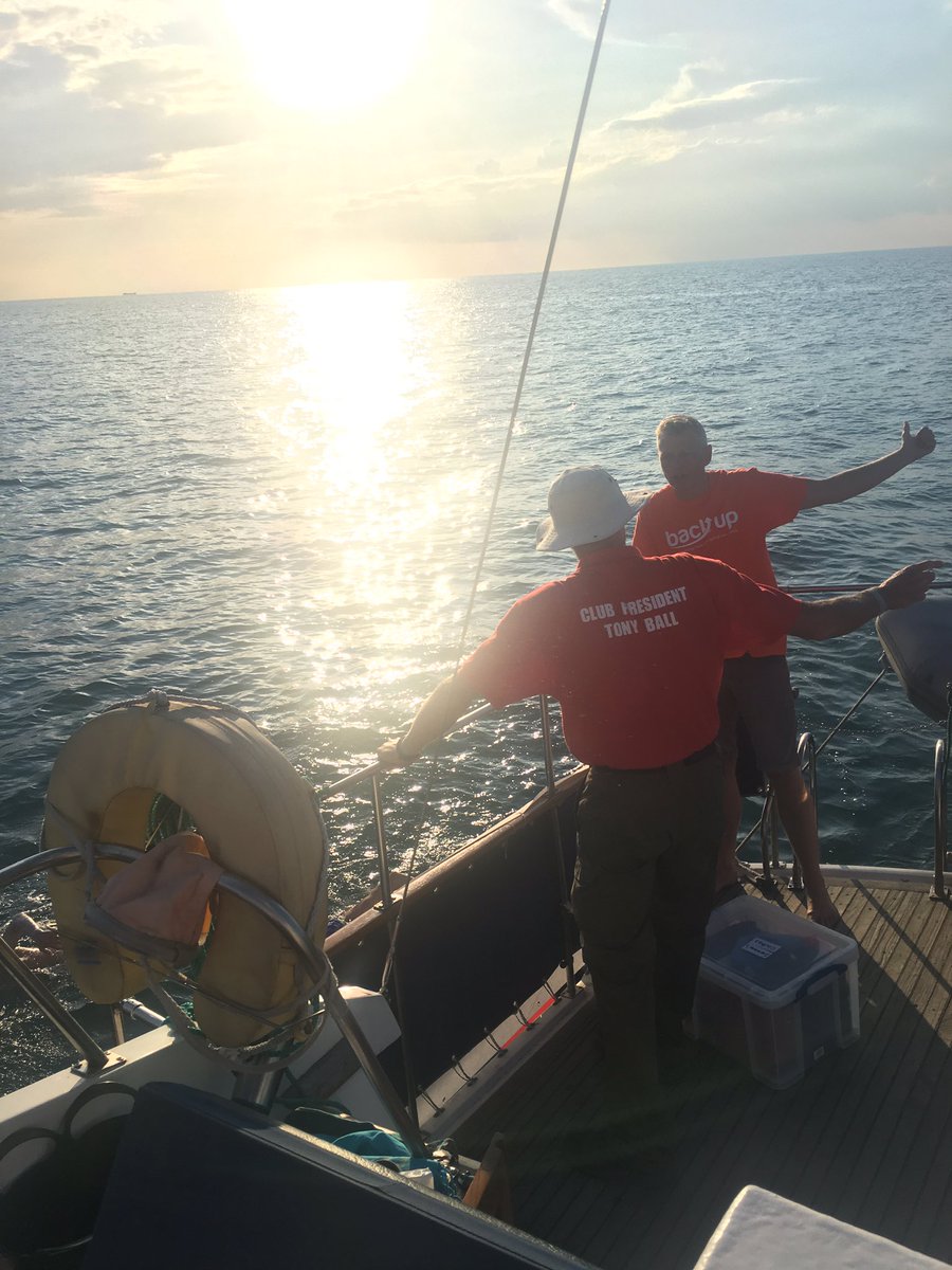 GeorgeCselko's tweet photo. 7pm - when the sun sets and John has his bedtime https://t.co/mFpnp76nR3