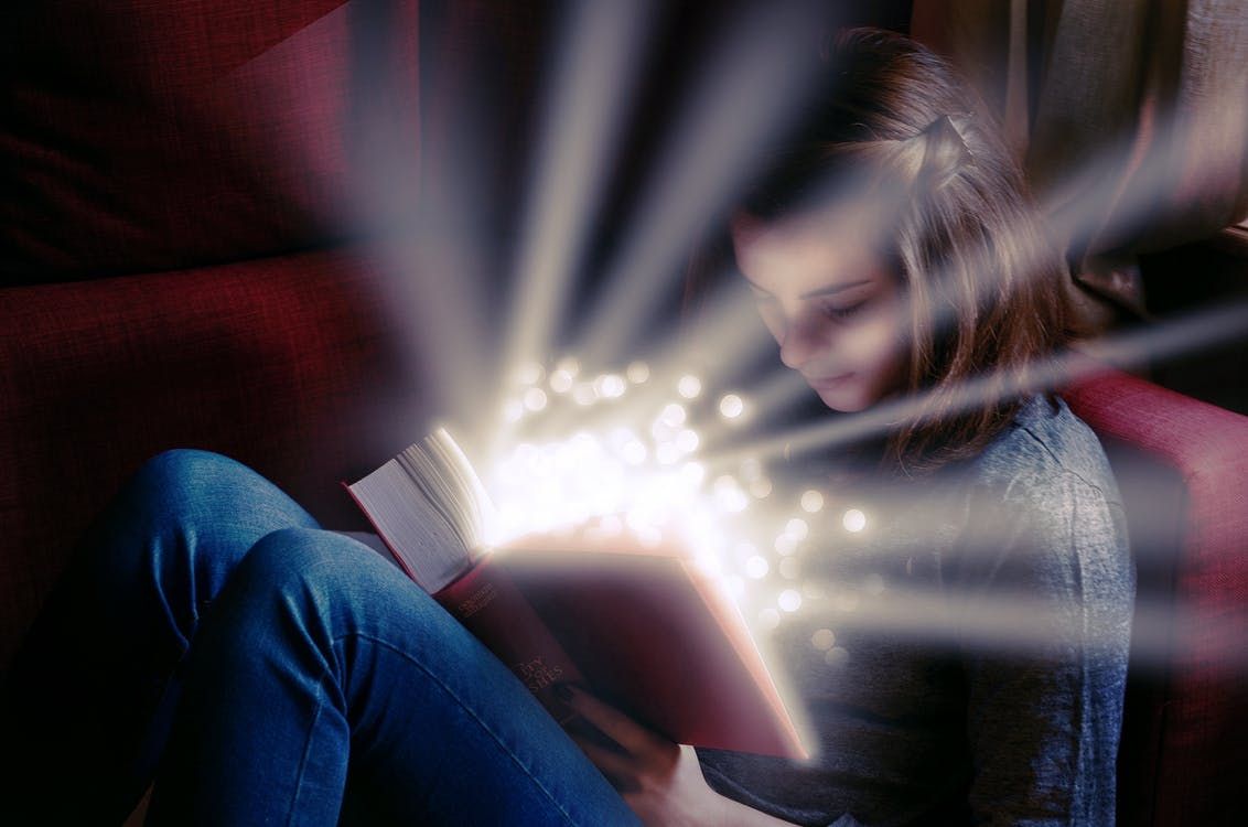 TheDiviningRod's tweet photo. “Books are a uniquely portable magic.” ―Stephen King | Sept. is #ReadANewBookMonth, &amp; there's only one way to celebrate - just add wine! https://t.co/KkjxWbpaNc