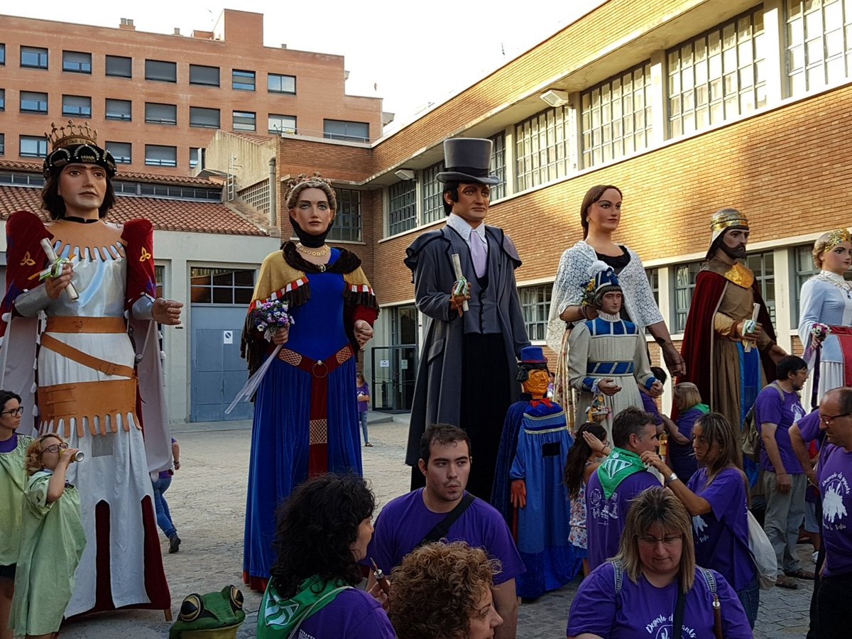 Preparats els #gegants #Sabadell pel despertar #fmsbd17 @sbdcultura @ddsbd <a href="/PetitSabadell/">Petit Sabadell</a> <a href="/EP_Sabadell/">EL PERIÓDICO Sabadell</a> <a href="/DiarisSabadell/">Diaris Sabadell</a>