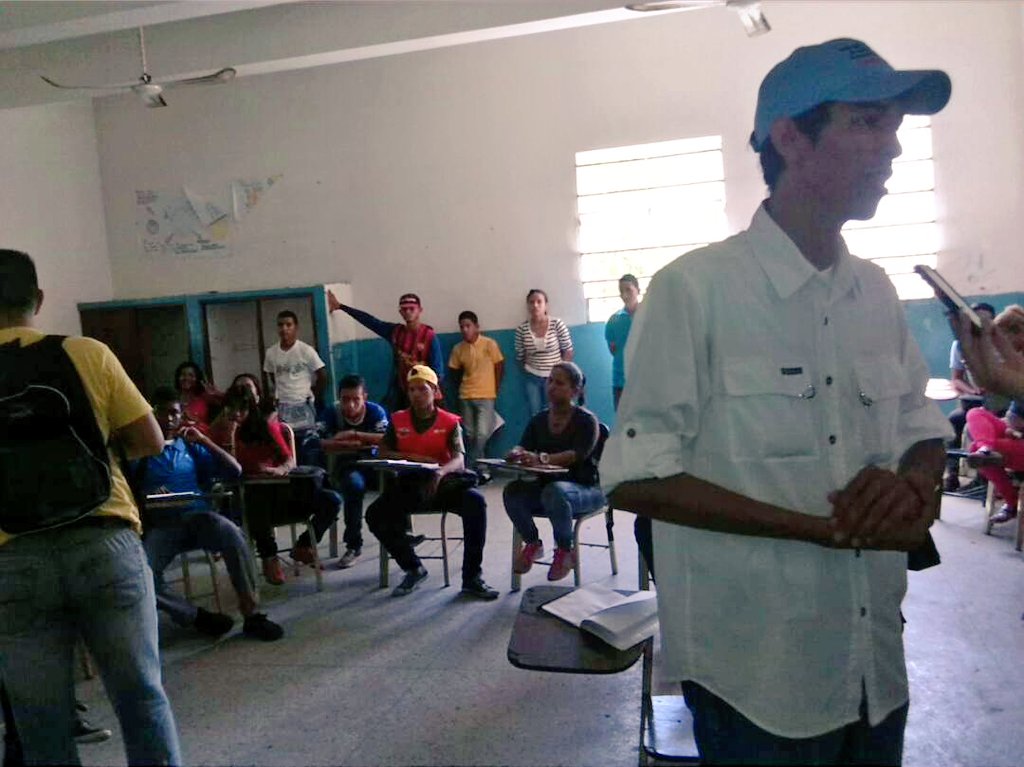 DirJuventudGEB's tweet photo. Hoy los equipos #BolívarPotencia de #Heres analizan y elaboran propuestas para fortalecer la Ley contra el Odio y x la Convivencia Pacífica https://t.co/YaYUwrlyGD