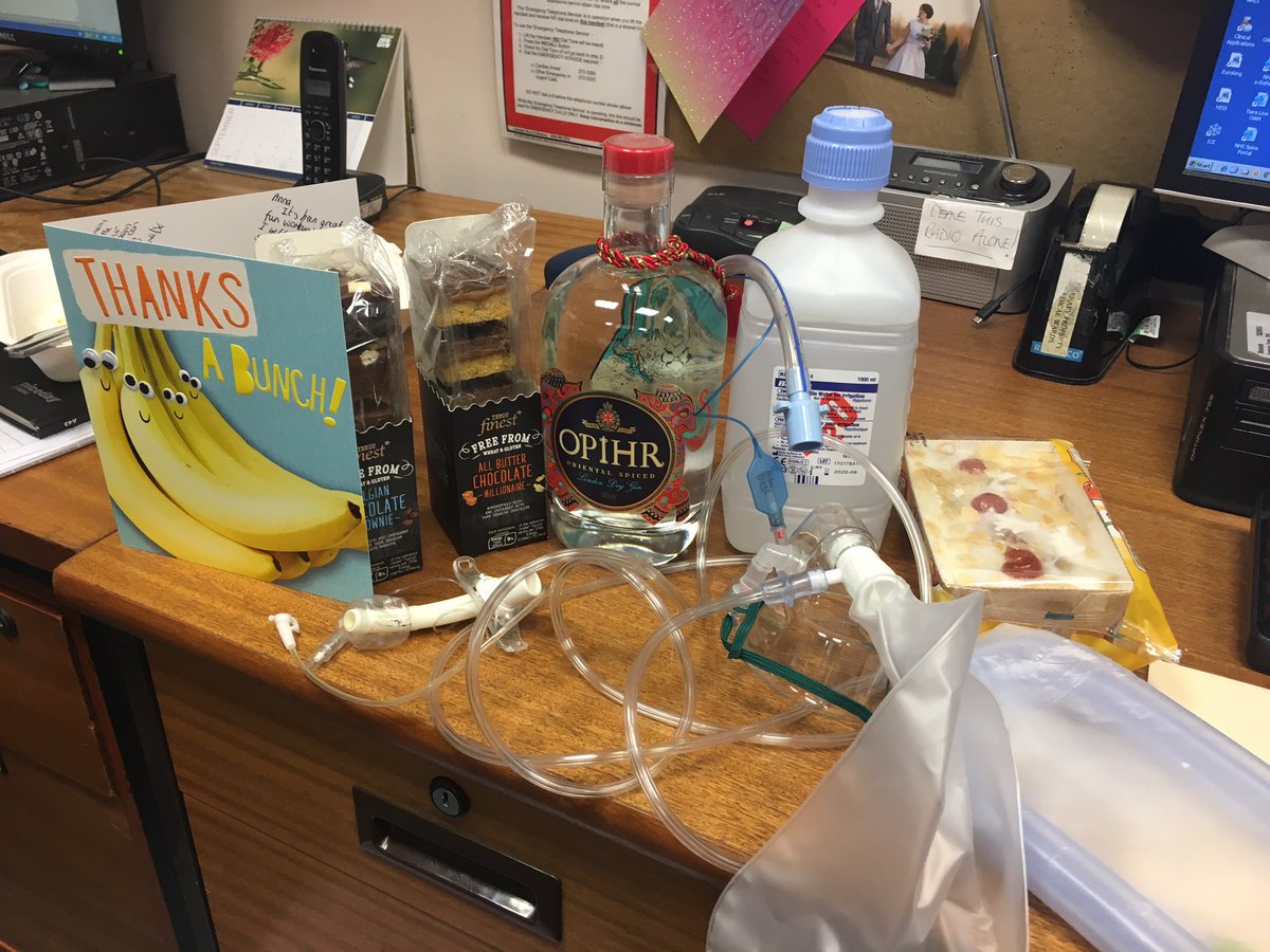 AnnaMakPhysio's tweet photo. Today was my last working day with the wonderful LGH team and this was what they got me 🤓😂... @uhltherapy #respnerd #ginnerd #somanyairways https://t.co/LfY92j0842