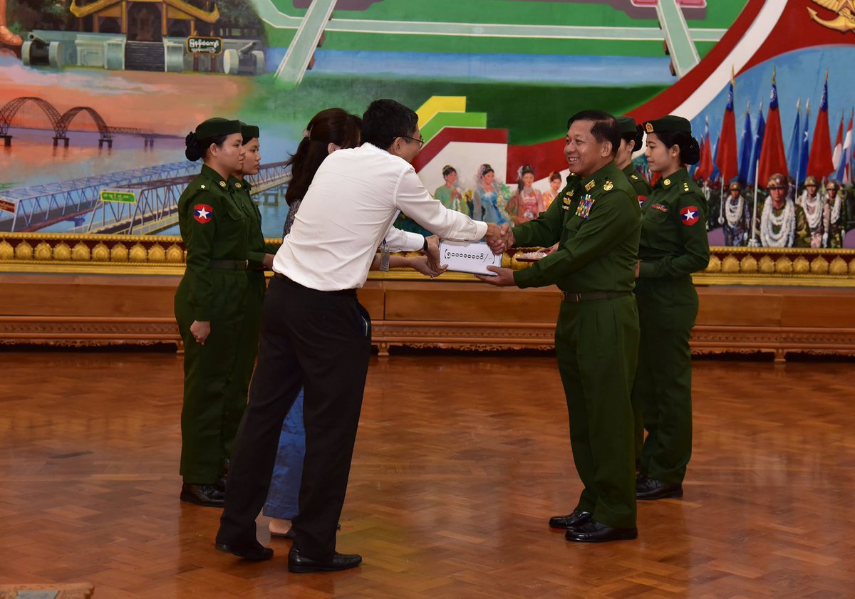 MilitaryMyanmar's tweet photo. ေနရပ္စြန္႔ခြာတိမ္းေရွာင္ေနရသည့္ ရခိုင္ေဒသခံျပည္သူမ်ားအတြက္ အလွဴေငြေပးအပ္ 
Facebook - https://t.co/3jy8zNvJc8
Web - https://t.co/Mju9ws64ZT https://t.co/aSQcyDVCcQ