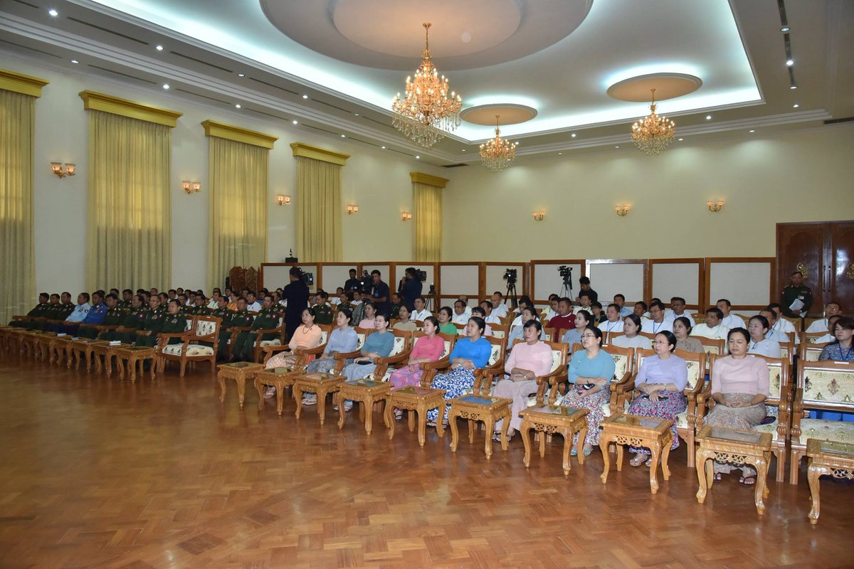MilitaryMyanmar's tweet photo. ေနရပ္စြန္႔ခြာတိမ္းေရွာင္ေနရသည့္ ရခိုင္ေဒသခံျပည္သူမ်ားအတြက္ အလွဴေငြေပးအပ္ 
Facebook - https://t.co/3jy8zNvJc8
Web - https://t.co/Mju9ws64ZT https://t.co/aSQcyDVCcQ