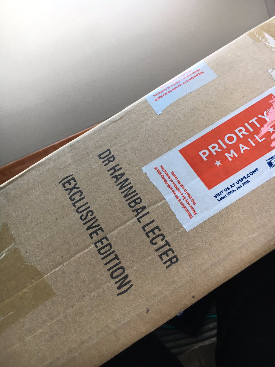 oleechjar's tweet photo. HE'S HERE!! Omg. @smd #meatisbackonthemenu #hannidoll https://t.co/ttmGpe230b
