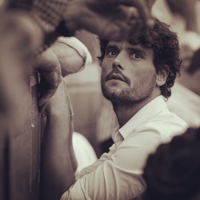 PERDONA A TUS ENEMIGOS, PERO NUNCA TE OLVIDES DE SUS NOMBRES. -John F. Kennedy-