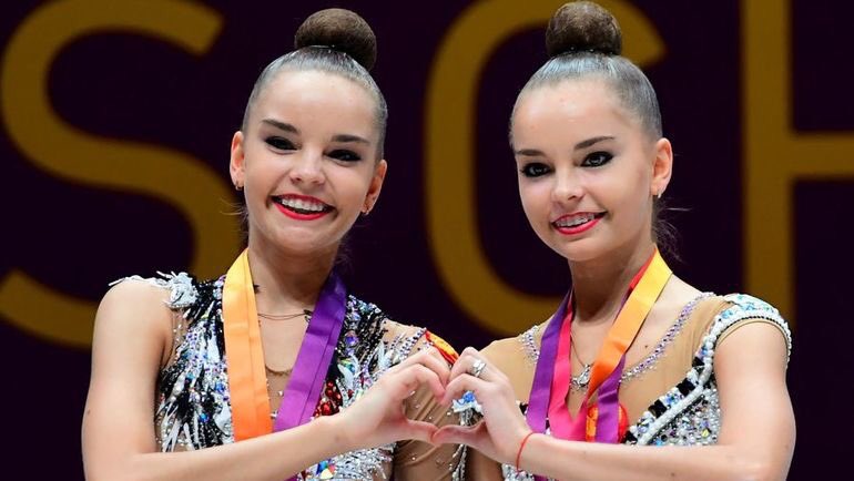 ARINA & DINA AVERINA DIp71EeXYAAcl9v