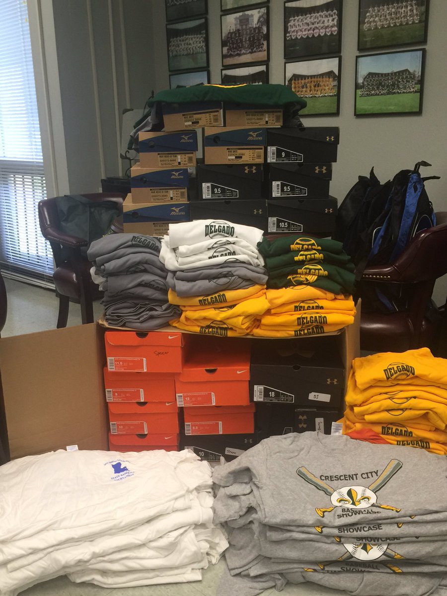 delgadodolphins's tweet photo. TO: Texas c/o @toddwhitting
FROM: The @delgadodolphins
#DelgadoCares #HarveyRelief https://t.co/5xElmN1w8p