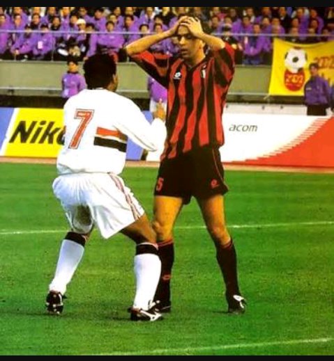 reinaldomendes7's tweet photo. #bbdebate Mundial de 1993 , Muller depois do Golaço contra o Milan https://t.co/sB3dC6bkTU