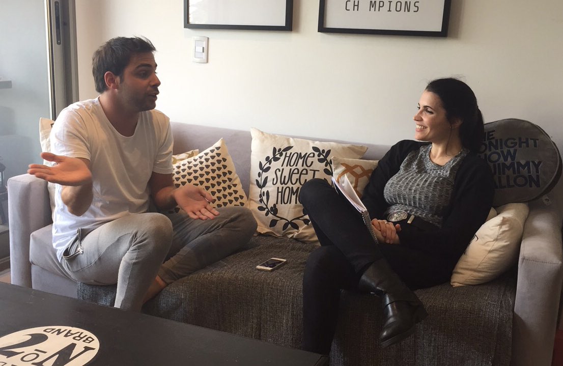 pulpolatam's tweet photo. [BACKSTAGE] @gregorossello &amp; @stephaniedemner para @genteonline. El actor adelanta su nuevo show de #standup  #RidículoEnElRex el SAB 23/9 https://t.co/MPuKOqi0P8