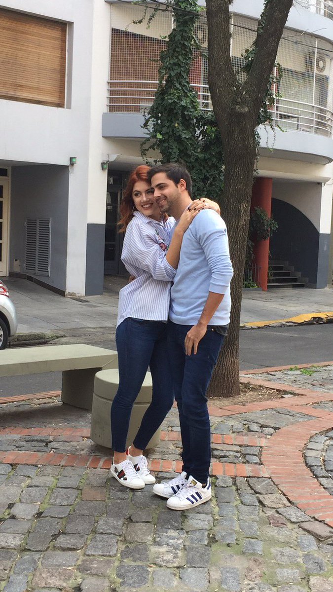 [BACKSTAGE] <a href="/gregorossello/">Grego Rossello</a> &amp; <a href="/stephaniedemner/">Stephanie  Demner</a> para <a href="/genteonline/">GENTE</a>. El actor adelanta su nuevo show de #standup  #RidículoEnElRex el SAB 23/9