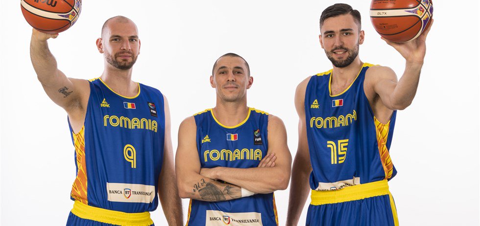 MarcaBasket's tweet photo. EN DIRECTO | Se reanuda el juego en el #EuroBasket2017 con un Rumanía 🇷🇴 vs República Checa 🇨🇿 https://t.co/0xyX4NsHS2 https://t.co/4J5bn3EdqB