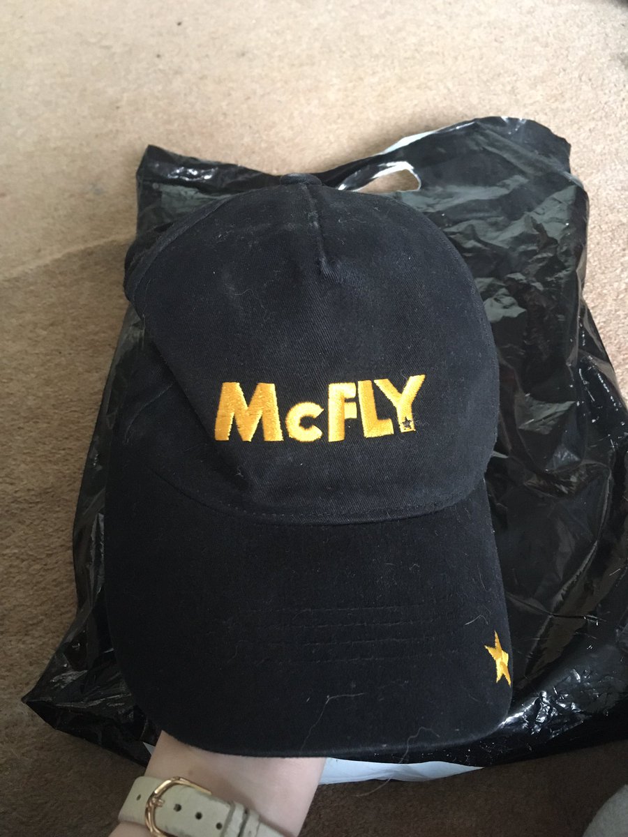 abzz_x's tweet photo. @TomFletcher @itsDannyJones @DougiePoynter @mcflyharry just found this! #wonderlandtour #classic https://t.co/l8nJKGDxAy