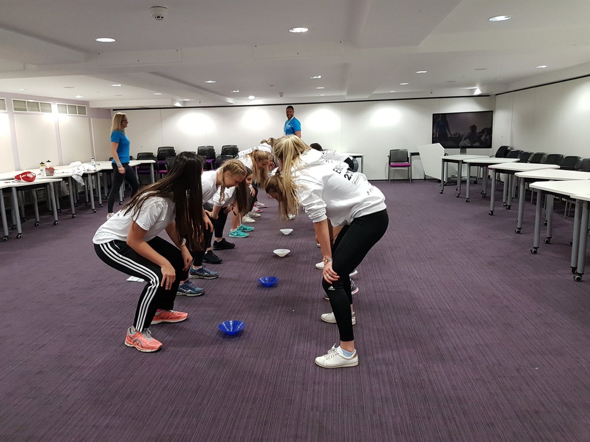 LouiseHunt1's tweet photo. Great to see #teamenglandred #hockeyteam enjoying their #athletementor session. @_SchoolGames @YouthSportTrust #2017SG https://t.co/3E2zqouxgw