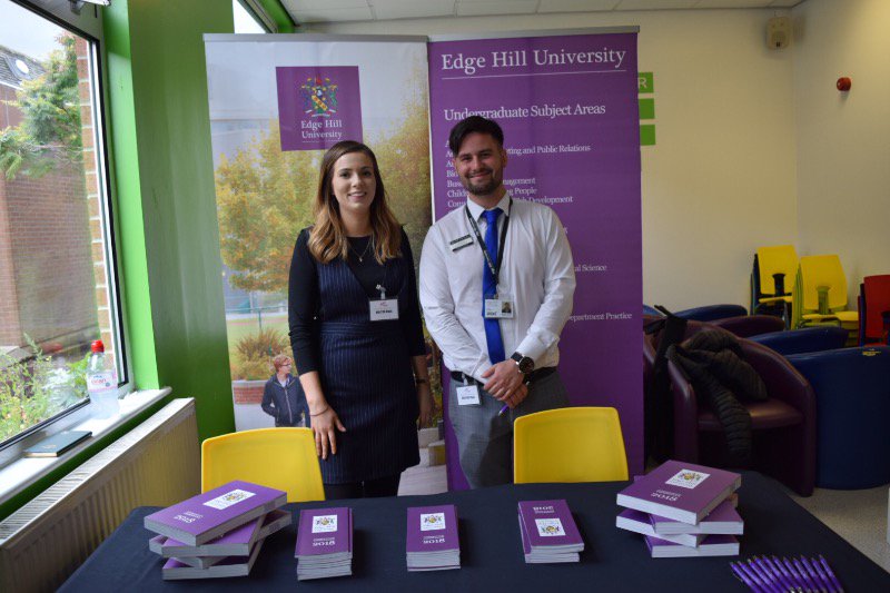 kgvsixthform's tweet photo. What a fantastic turnout for our Welcome Day and Freshers Fair today! #newstart #firstdayatcollege https://t.co/HAfENc9xfU
