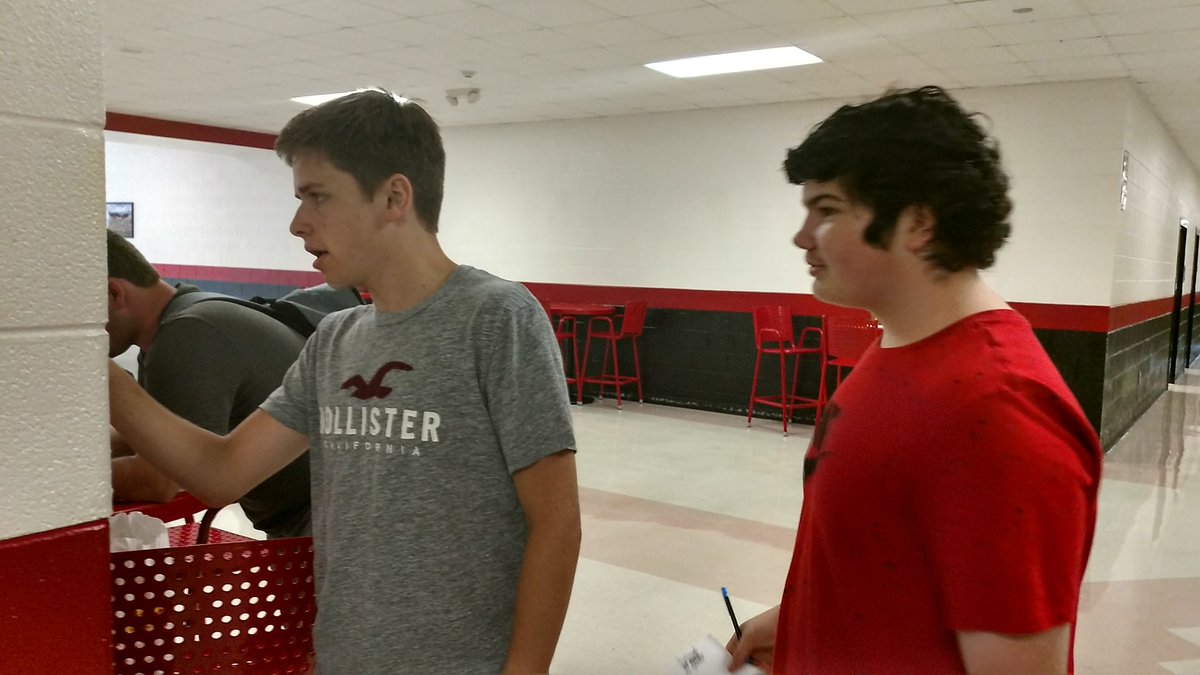 M_BassSRHS's tweet photo. Scavenger hunt on Day 5. Great way to end the first week! #srhs1617 #rssonthemove #bassclass https://t.co/Nmj4oHKJwq