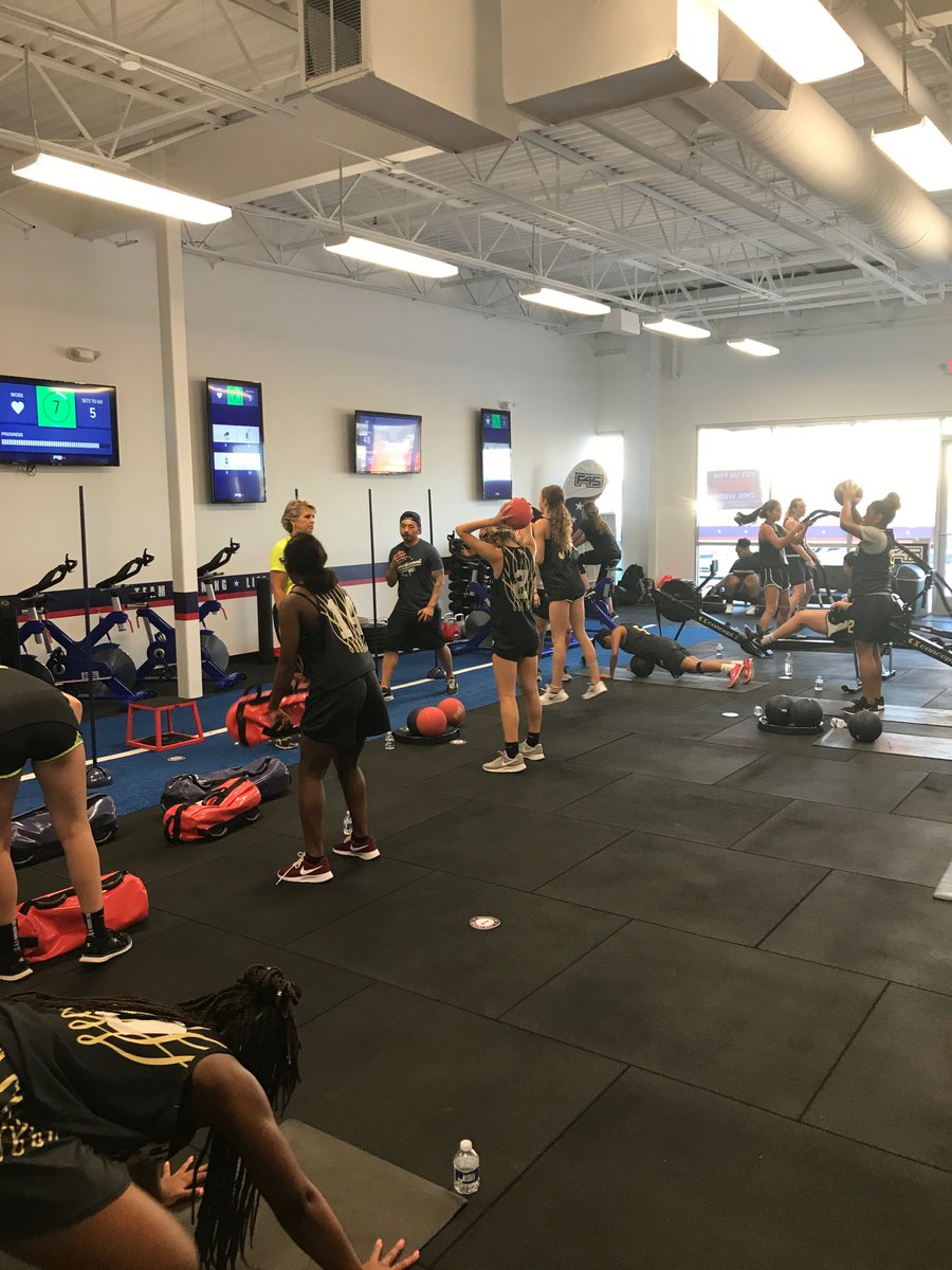 TCHSmeow's tweet image. #meowteam meets @F45Training #functionalfridays