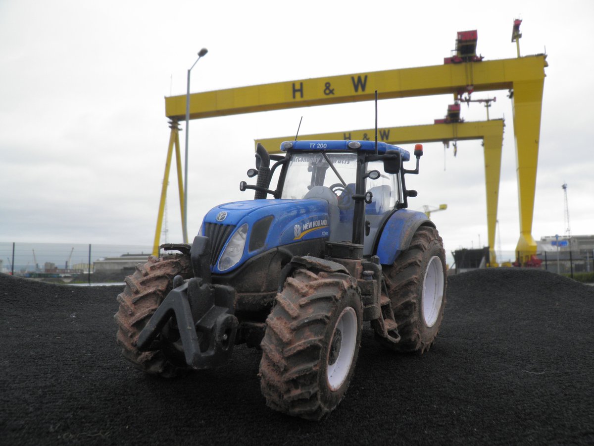 Minitrac's tweet photo. @NewHollandAG  #builtinBritain #100blue Leading the way in field or town ! https://t.co/tjoV0IHPEV
