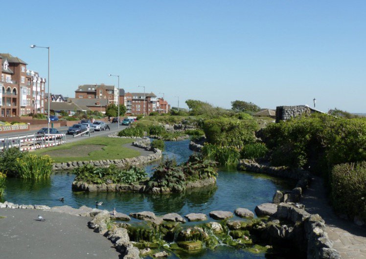 Vote for your favourite #Fylde parks and gardens in the <a href="/GreenFlagAward/">GreenFlagAward</a> People's Choice awards here: greenflagaward.org.uk/award-winners/ 🌳🌸🌼😁