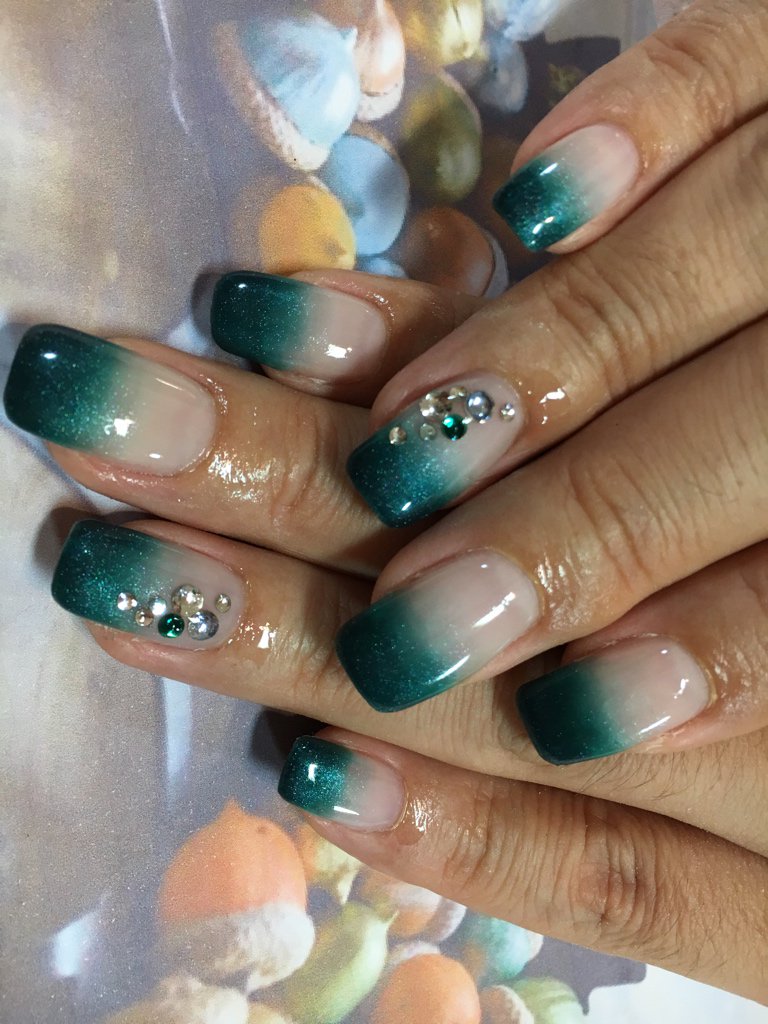 緑ネイルの簡単シンプルデザイン5選 18春夏 グラデーションも