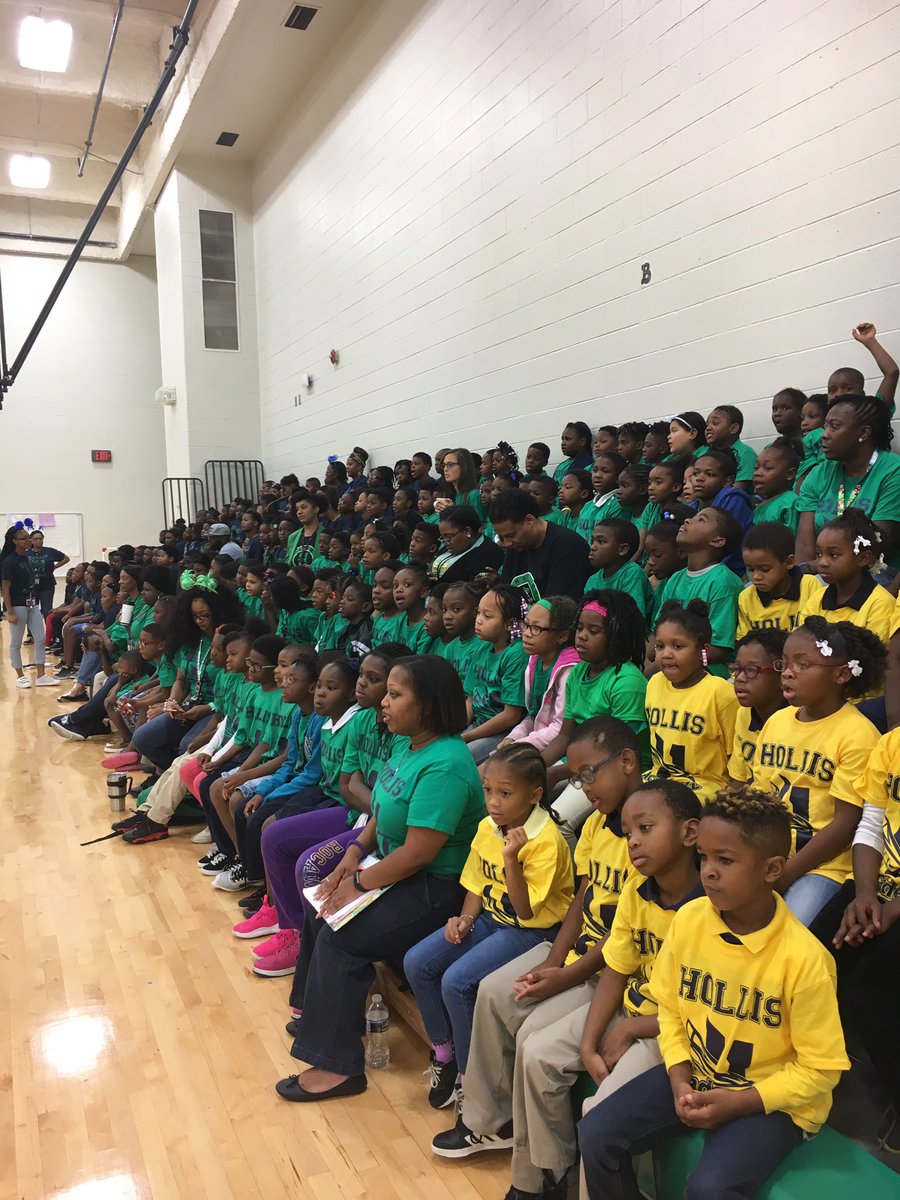 SherylSpikes's tweet photo. @APSHollisCrew YELLOW HOUSE, GREEN HOUSE, BLUE HOUSE REPRESENT!!!
#becomingthenext https://t.co/c4GomZC3C5