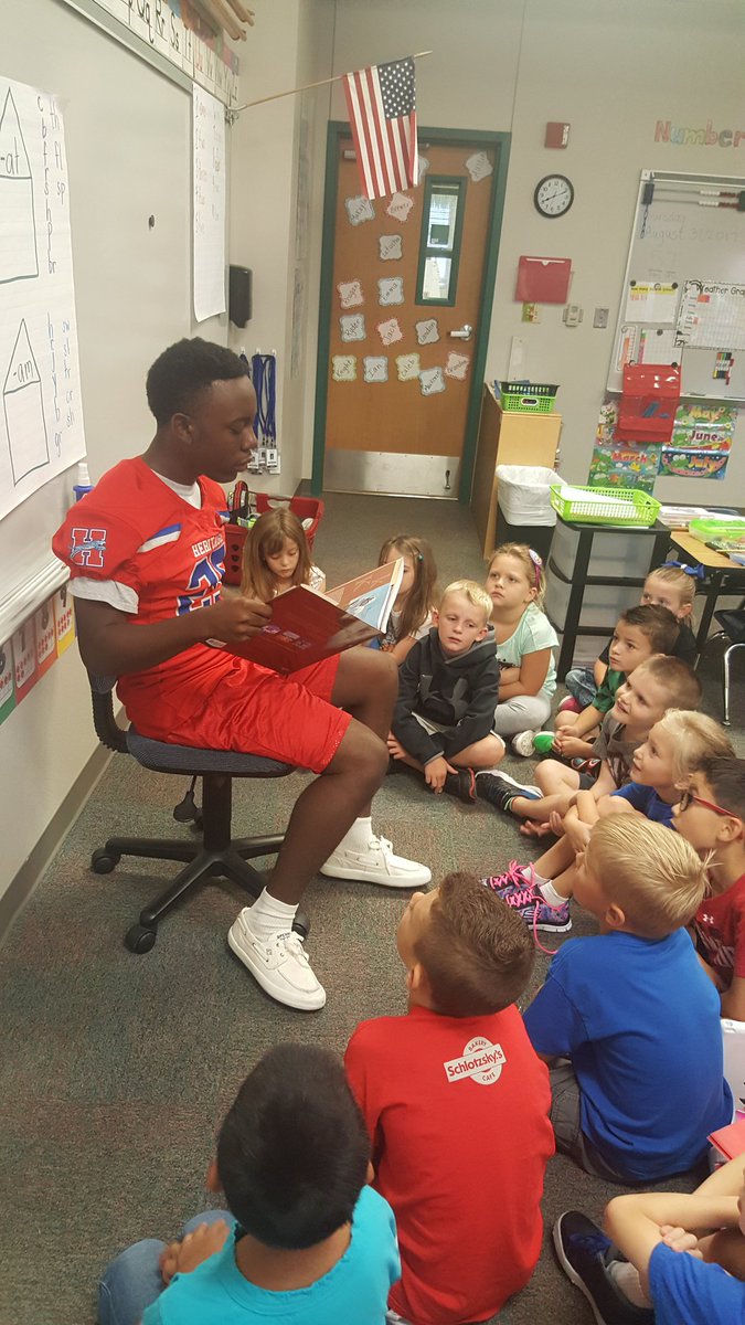 LitkeAngie's tweet photo. Football readers are SO cool!!  Go #25!  Thanks Mr. Key!  Go Jags!!  Win BIG tonight!!
#misdproud @longbranch1st @Longbranch_Elem https://t.co/cX9ZqTE2Gy
