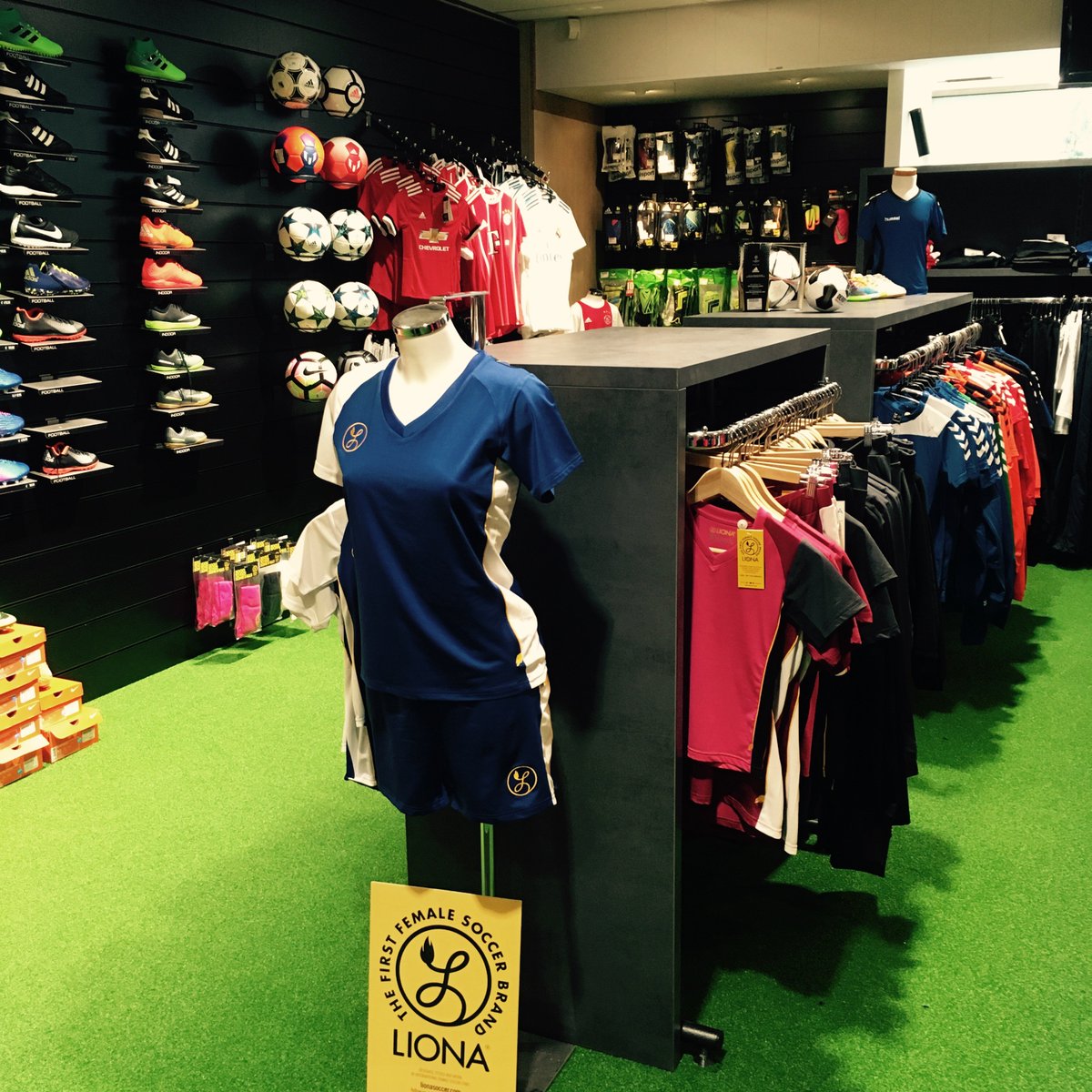 hoensport's tweet photo. Ook onze afdeling #voetbal zit in een nieuw jasje. Tot ziens op 7/8/9 september bij de officiële heropening! https://t.co/jNyUXxhyYi https://t.co/nTZWLYNdUB