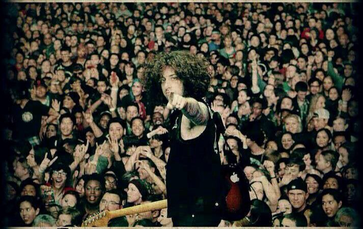 lughyo's tweet image. Happy birthday to Joe Trohman ‼️❕‼️May you always be so handsome😎your daughter becomes more and more beautiful👧🏻