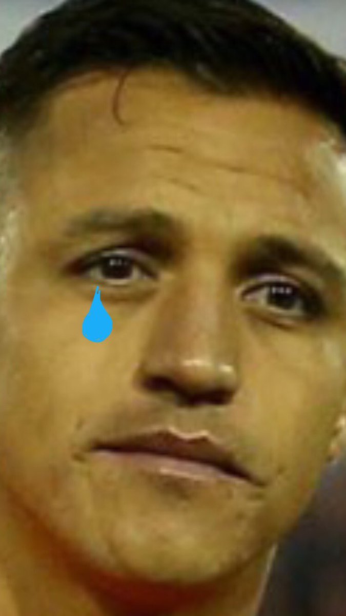 ArsenalGuy_'s tweet photo. I'd say he was fairly happy with the outcome of yesterday! #Sanchez #Arsenal https://t.co/jahiCFWXVE