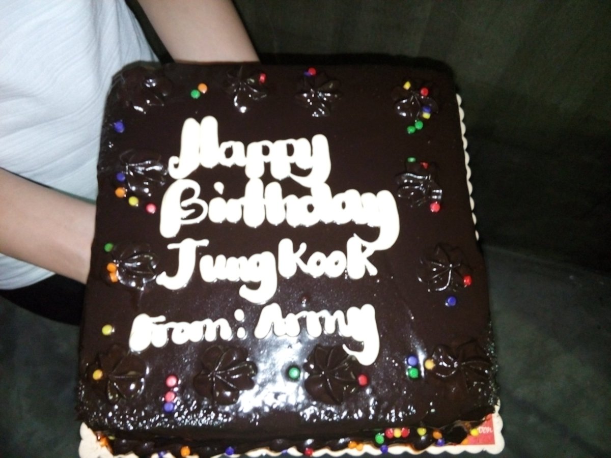 Bekook13's tweet photo. HAPPY BIRTHDAY JEON JUNGKOOK🎉🎉
I wish you have more birthdays to come and still be the adorable maknae 사랑해 😘  @BTS_twt @bts_bighit https://t.co/1inCglHjA8