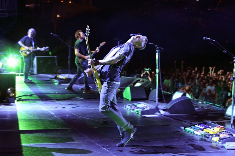 PearlJam's tweet photo. "What's missing? He's living a day he'll soon forget" #SoonForget #PearlJam https://t.co/gCo6o3erTt