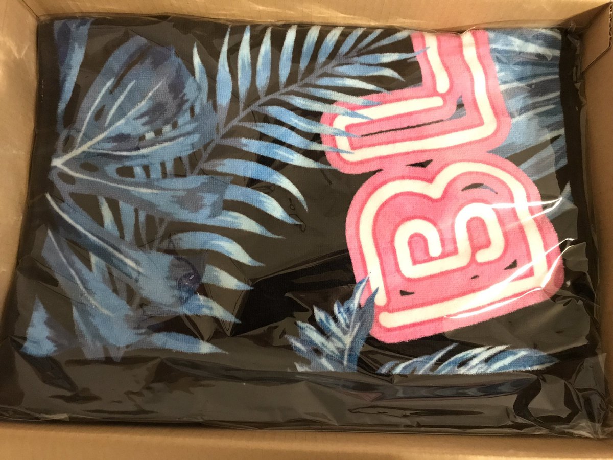 t_o41's tweet photo. BLACKPINK 日本デビュー祝い㊗️
ソンムル企画第二弾！！

第二弾は
エーネで販売されたタオル！

参加方法はRT&amp;フォロー！

そして新規フォロワー様は
当選率2倍とさせていただきます！

ふるって参加ください🙇 https://t.co/cOnCV25Wrl