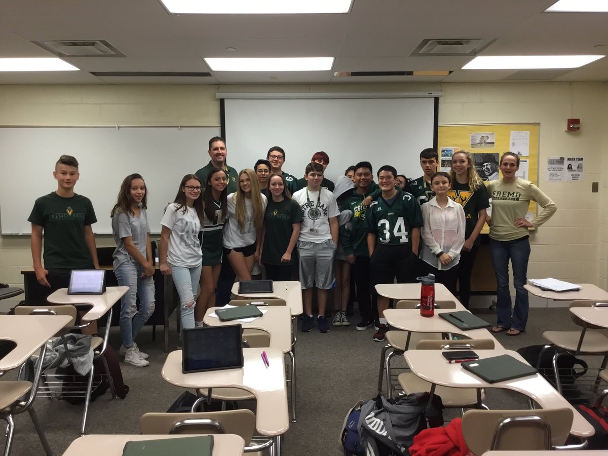 CLudois_JHHS's tweet photo. Full of spirit and (hopefully) full of cookies in Room 253! #fhsspirit #beatmeadows #cookiemonsters https://t.co/qAZfaUiiQn