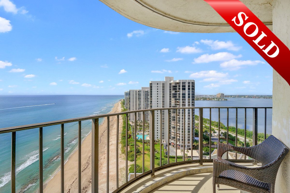 LuxWaterfront's tweet photo. We Just Sold This Fantastic Condo In The Connemara! #soldbywaterfront
#SingerIslandCondos currently for sale -> https://t.co/Q53qx4ch2o https://t.co/5E0UAopPQb