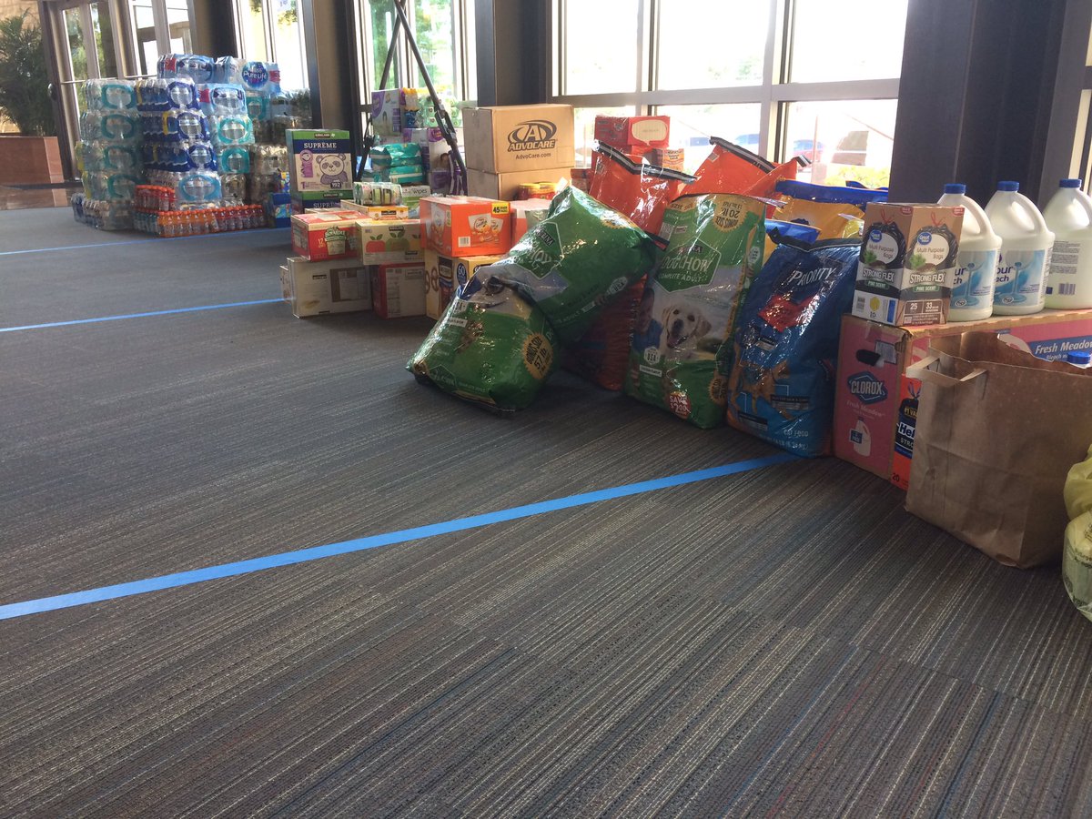 pscarltoti's tweet photo. Generosity answers prayers! Bring donations to all services this weekend!!! ⠀
#TrinityforTexas #PrayforTexas #HurricaneHarvey #TrinityToday https://t.co/1b7HHFCcWh