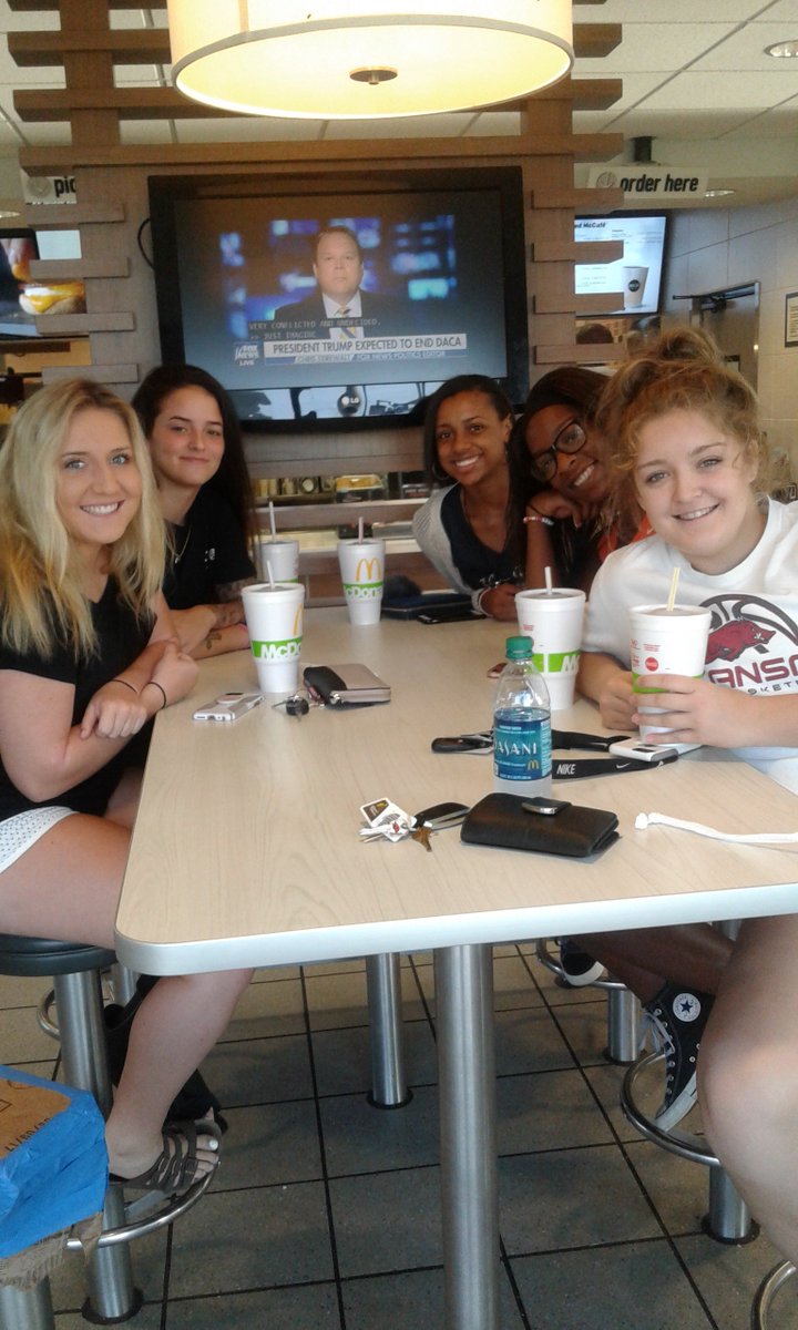 HarBerWBB's tweet image. Senior Breakfast Day! What an incredible privilege and honor it is to have them lead us this year!!! #HighCharacter #Classof2018 💙🐺🏀