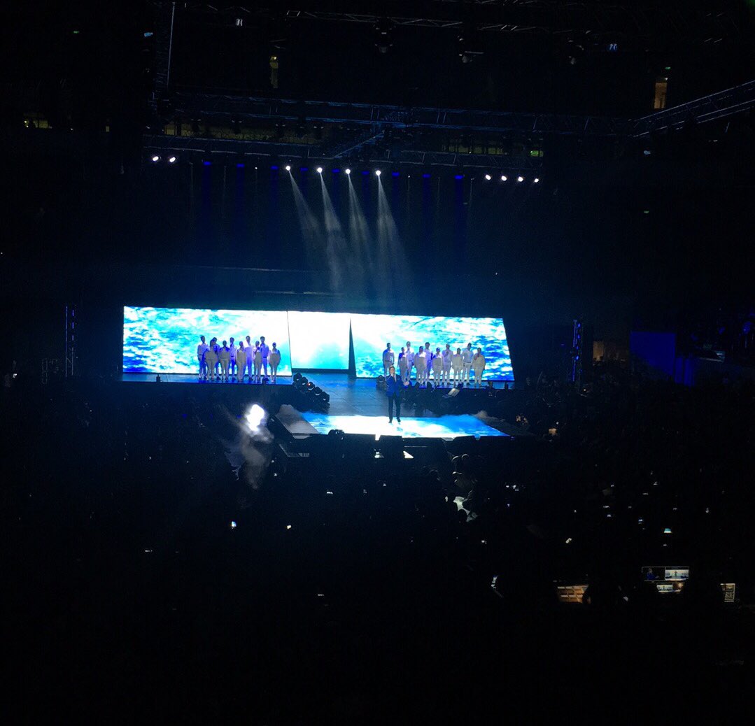 catcochesa's tweet photo. @aldenrichards02 singing God gave me you, ng hirap dhil paos at medyo sipon. Laban pa dn! 
#ALDENforCebuanaAt30 
#CebuanaThankYouFor30 https://t.co/KmlDG59luC