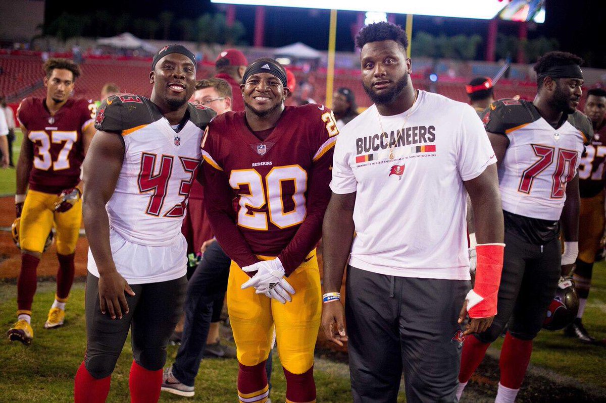 HeyItsJholsey's tweet photo. Another game and I get to see more of my AU bros @AuburnFootball we got some more #WarDamnNfl @Pb25Peyton @DaLamb89 https://t.co/FGKGJg0GTL