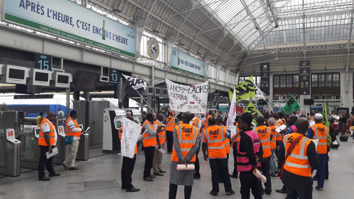MariePochon's tweet photo. Mobilisation des salarié.e.s de #Lancry Gare de Lyon -1ère revendication: l'arrêt de la discrimination managériale @SUDRailPSEoffic https://t.co/ySAFpGvUMU