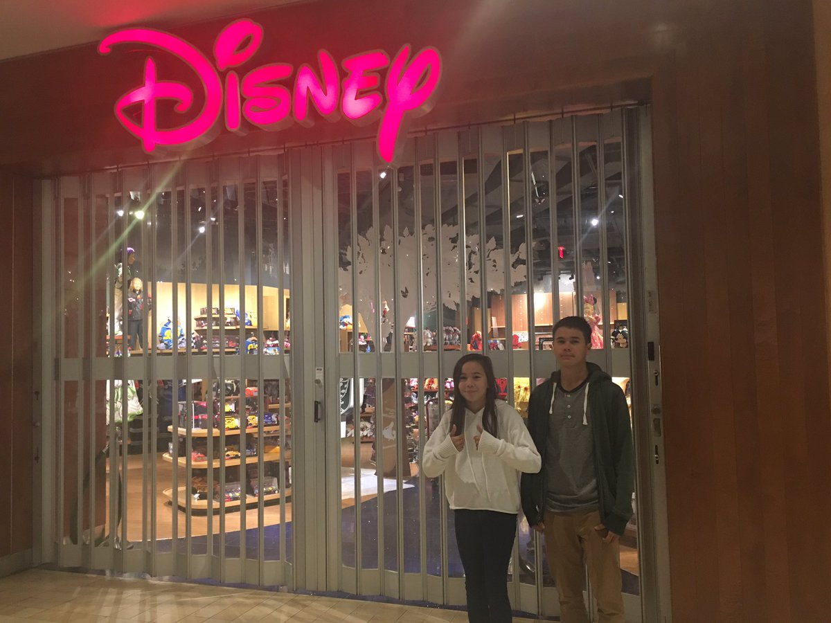 TKOG98's tweet photo. First in line @DisneyStore for #ForceFridayII !  @starwars https://t.co/4N6oLfZxsP